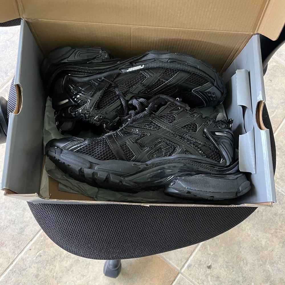 Balenciaga Runners (black)